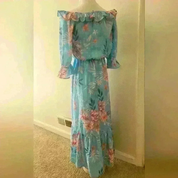 Willow Drive small long floral beautiful dress, new without tag. - Picture 6 of 9